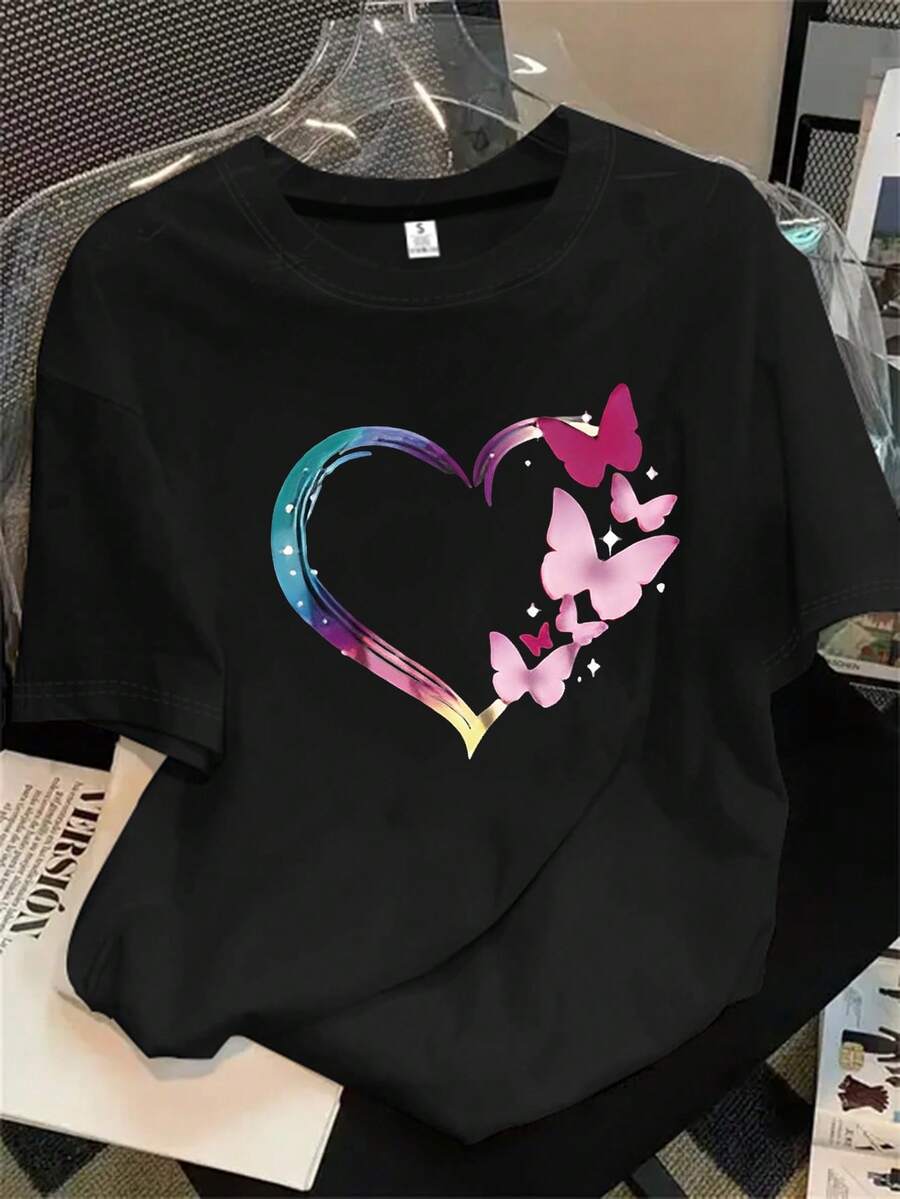 Top de mujer de manga corta y cuello redondo con estampado de mariposas y corazones, ideal para todas las estaciones. - Negro - Ver 1
