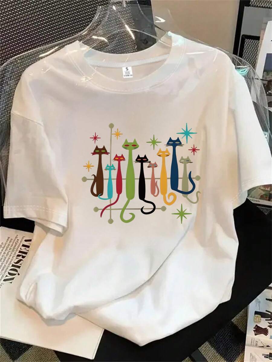 Camiseta de manga corta y cuello redondo para mujer con estampado de gatos. El estampado muestra gatos sentados unos encima de otros y es ideal para todas las estaciones. - Blanco - Ver 1