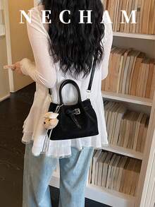 1個小眾設計扣環對比色女款斜背包 布料+PU材質 適合上班、購物、約會、旅行（不含吊飾） - 黑色 - 查看 4