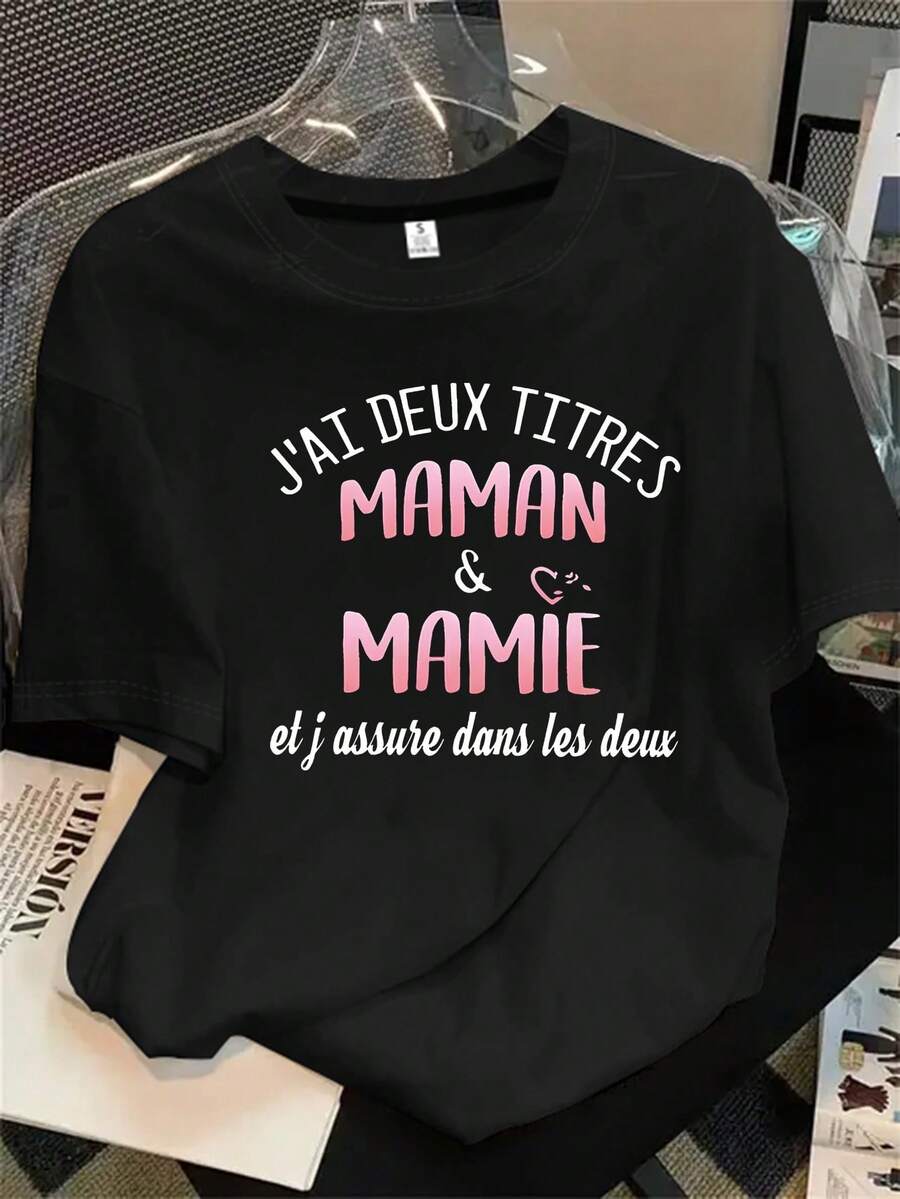 Camiseta de manga corta con cuello redondo para mujer, de color rosa con el texto "All you need is Mom and me" estampado, ideal para todas las estaciones. - Negro - Ver 1