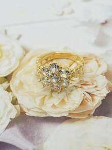 1pc Elegant Fashion Six-Petal Flower Multi-Inlaid Zirconia Ring, Suitable For Daily/Party/Banquet Wear, Valentine's Day/Christmas Gift, Holiday Gift, Gift For Girlfriend/Mom/Friend, Birthday Gift - White - View 5