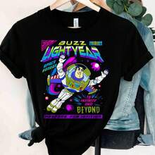Unisex Disney Baumwoll-T-Shirt With "Buzz Lightyear" Retro-Neon-Print, Der Space Ranger With "To Infinity And Beyond" Schriftzug Im Bunten Stil - 黑色 - 查看 1