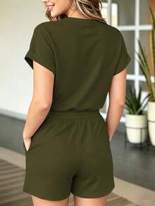 春夏秋女款純色圓領短袖T恤與彈性腰抽繩短褲，極簡運動休閒優雅 - 軍綠色 - 查看 7