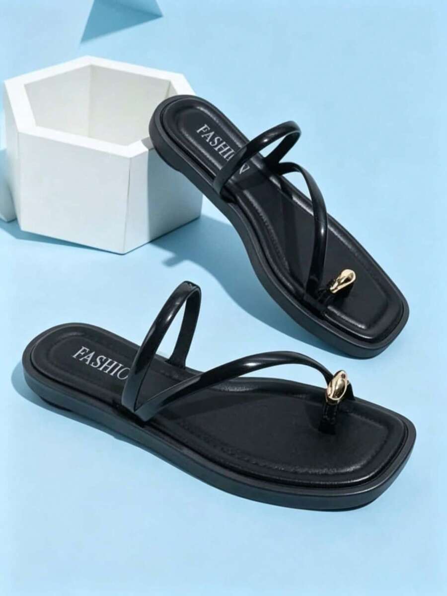 Women's New Outdoor Flat Sandals, Thong Sandals, Women's Flat Sandals, Summer Slippers, Slide Sandals, Slippers, Black Sandals, Beach Shoes, Plastic Slippers, Summer Sandals, American Casual Style Sandals, Square Toe Flat Open Toe Sandals, Fashionable Versatile, Elegant, Charming Women's Shoes, Suitable For Daily Commute, Outdoor Shopping, Vacation, Beach, Simple Flat Sandals - Black - View 1