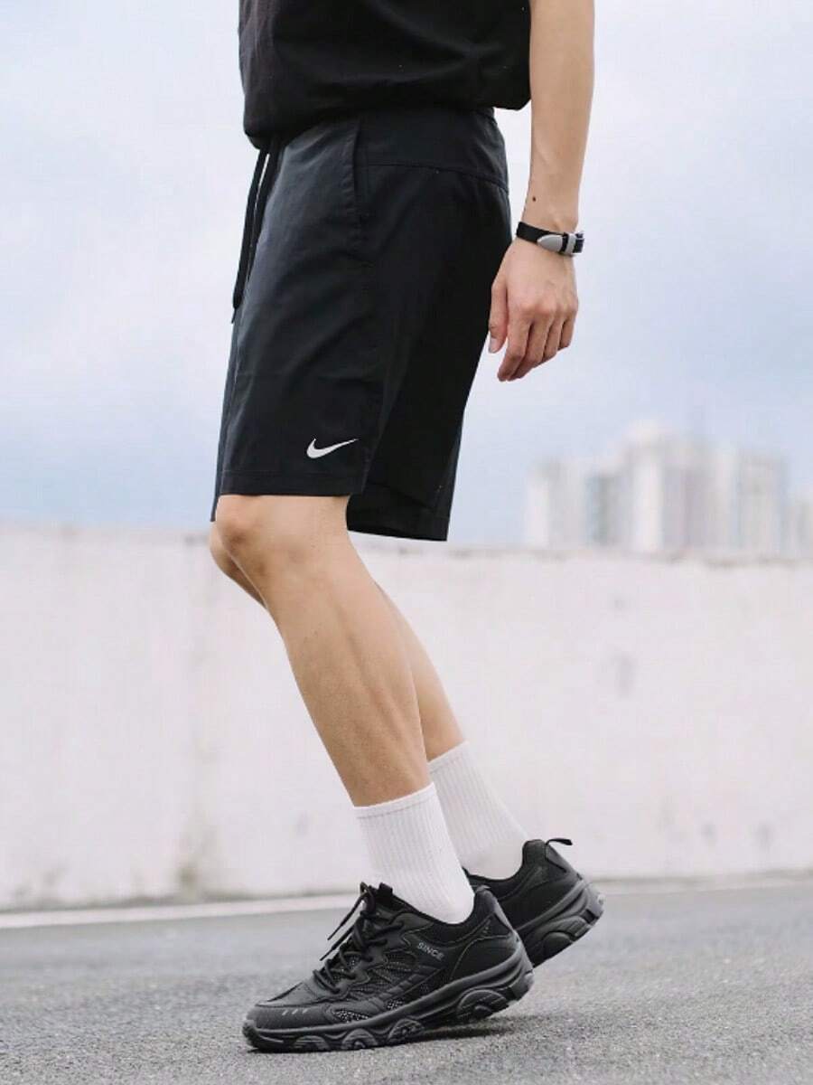 Pantaloncini Nike Dri-Fit da uomo - Stile ampio, colore unito, vita con coulisse, asciugatura rapida, pantaloncini casual - Nero - nero - Visualizzare 1
