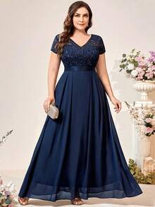 Plus Size - Women's Plus Size Lace Dress With Open Back And Fitted Waist - 杏色 - 查看 7