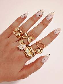 Set 5 buah cincin tumpuk wanita modis dengan desain bibir berlebihan, geometris, mengkilap, mutiara imitasi, asimetris, dan personalisasi. Sempurna untuk acara kumpul-kumpul, pesta, perjamuan, liburan, dan pemberian hadiah. - Yellow Gold - View 2