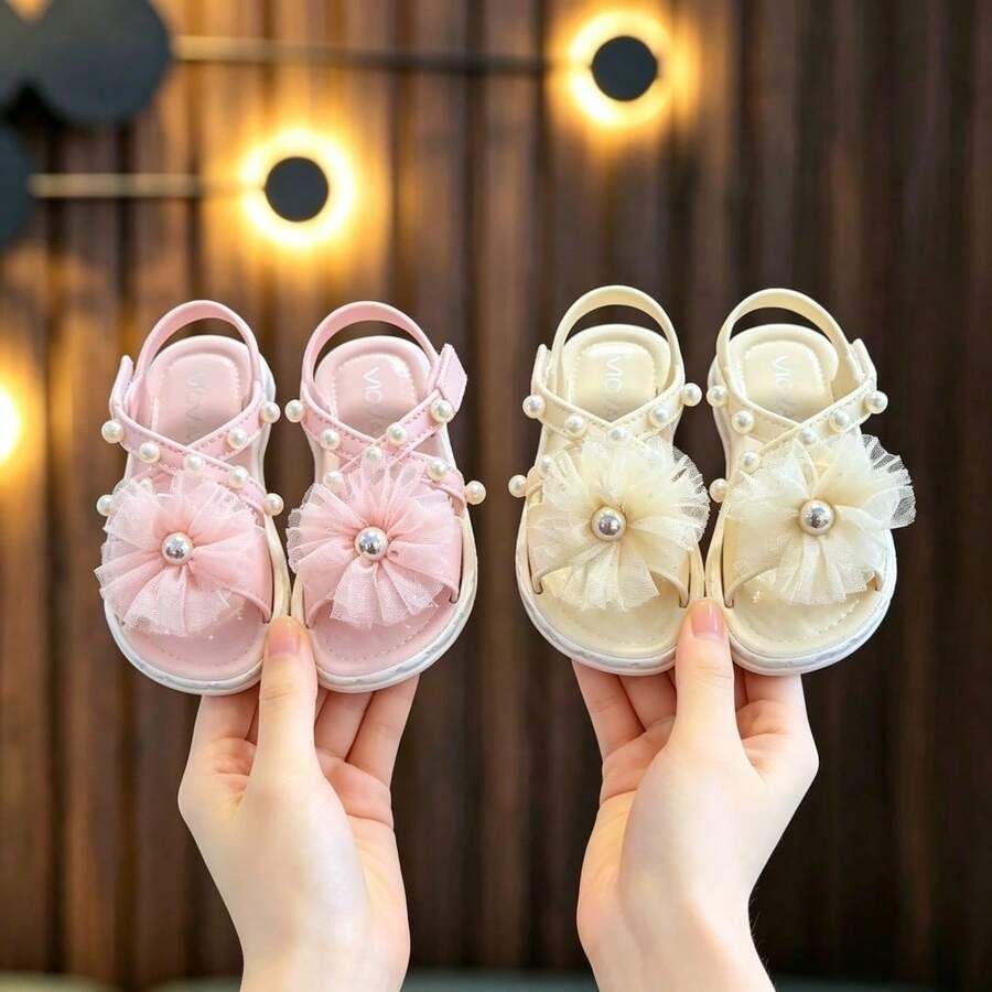 Sandal hở mũi đính nơ đính đá dễ thương, thoáng khí, thích hợp cho kỳ nghỉ biển của bé gái.