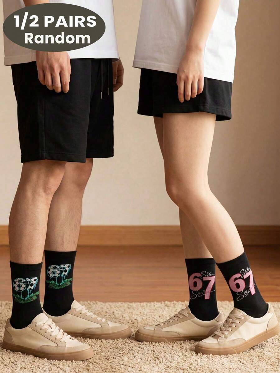 1/2 đôi tất nam/nữ ngẫu nhiên kiểu dáng đôi, màu đen, họa tiết số và chữ 67, họa tiết bóng đá, thoáng khí, dài đến bắp chân, thích hợp cho tập thể dục và thể thao hàng ngày.