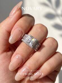 1 pieza Anillo de lujo con diseño de halo de corte princesa - Diseño de doble banda, con diamantes rectangulares y redondos de acento | Elegante joyería de declaración de plata de ley 925 para compromiso, aniversario y ocasiones formales - Anillo cuadrado de diamantes brillantes - Ver 3