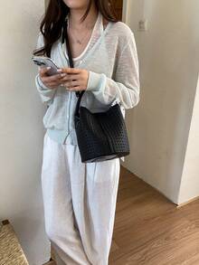 女款水桶手提包，時尚百搭優雅素色條紋黑色包款附圍巾，適合購物與通勤，含小收納袋 - 黑色 - 查看 6