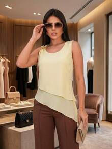 Women's Asymmetrical Blouse In Duna Fabric With Gold Buckle Detail And Side Slit - 奶油黃 - 查看 1