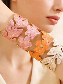 VceTd 2PCS Gentle Elegant Style Stainless Steel Women's Bracelet Decorated With Enamel Craft Plumeria And Maple Leaf Design, Suitable For Women To Wear At Weddings, Banquets, Vacations Or Shopping - Yellow Gold - View 4