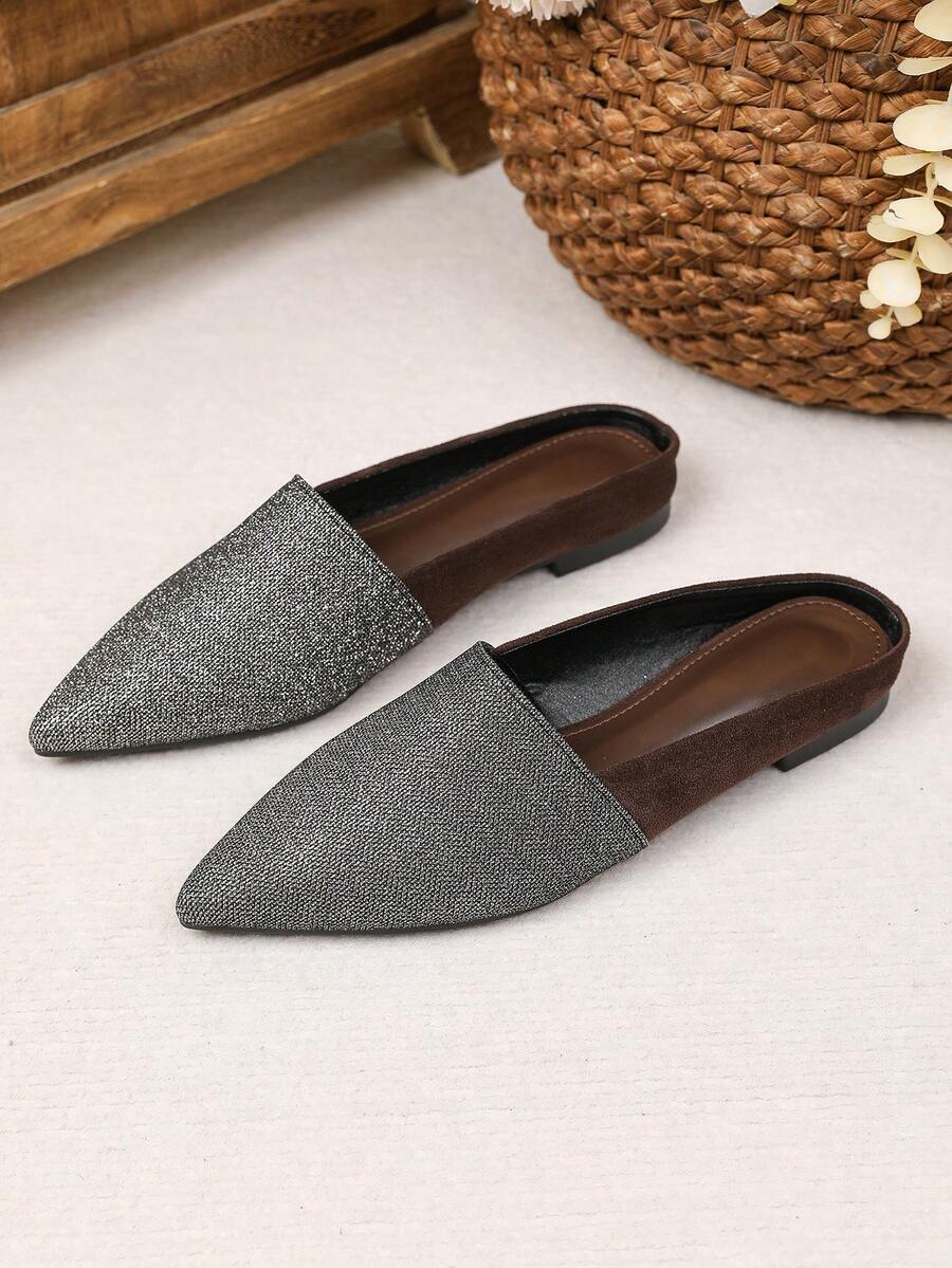 Chinelos Femininos de Bico Fino e Fechado 2026 Novo Primavera/Verão Sandálias Casuais para Uso Externo Sola Plana Macia Sapatos Mule Fashion Despojado Tamanhos Grandes Sapatos Planos Femininos 41-43 - Castanho escuro - Visão 1