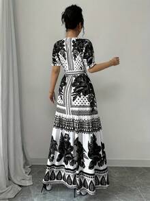 New 2026 Model: Floral A-Line Dress With Short Sleeves And Boat Neck, Elegant For Summer - 黑色 - 查看 2