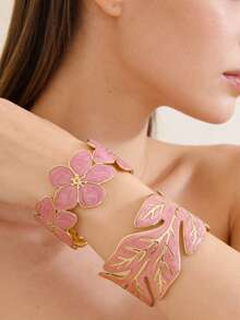 VceTd 2PCS Gentle Elegant Style Stainless Steel Women's Bracelet Decorated With Enamel Craft Plumeria And Maple Leaf Design, Suitable For Women To Wear At Weddings, Banquets, Vacations Or Shopping - Yellow Gold - View 3