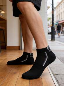 10 pares de calcetines negros simples de tripulación atlética para hombres con detalle de letra, para gimnasio - Negro - Ver 9
