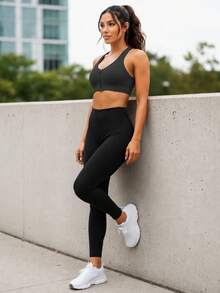 High-Compression Ribbed Top With Front Zipper And Removable Padding. - Black - View 2