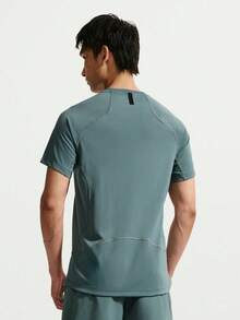 Nike Pro 訓練系列 Dri-FIT 男款快乾短袖訓練上衣 HV0410-382 - 墨綠色 - 查看 2
