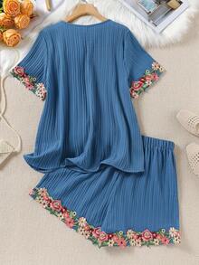 Plus Size Floral Embroidered Short Sleeve Set With Elastic Waist, Color Block Print And Embroidered Shorts - Blue - View 2