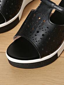 女款鏤空透氣坡跟涼鞋，厚底增高拖鞋，簡約百搭休閒涼鞋，適合日常通勤、購物、度假、居家與戶外穿著 - 黑色 - 查看 8