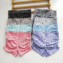 Pantalones cortos de yoga sin costuras con estampado de leopardo para mujer: pantalones deportivos ajustados y de cintura alta para levantamiento de glúteos - Marrón - Ver 3