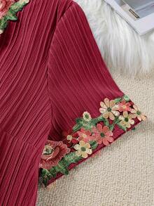 Conjunto de Manga Corta con Bordado Floral y Cintura Elástica en Talla Grande, Estampado Color Block y Shorts Bordados - Rojo oscuro-A - Ver 4