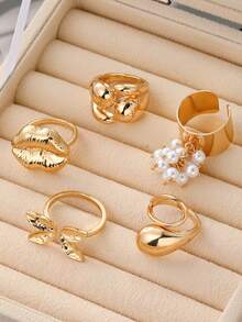 Set 5 buah cincin tumpuk wanita modis dengan desain bibir berlebihan, geometris, mengkilap, mutiara imitasi, asimetris, dan personalisasi. Sempurna untuk acara kumpul-kumpul, pesta, perjamuan, liburan, dan pemberian hadiah. - Yellow Gold - View 3