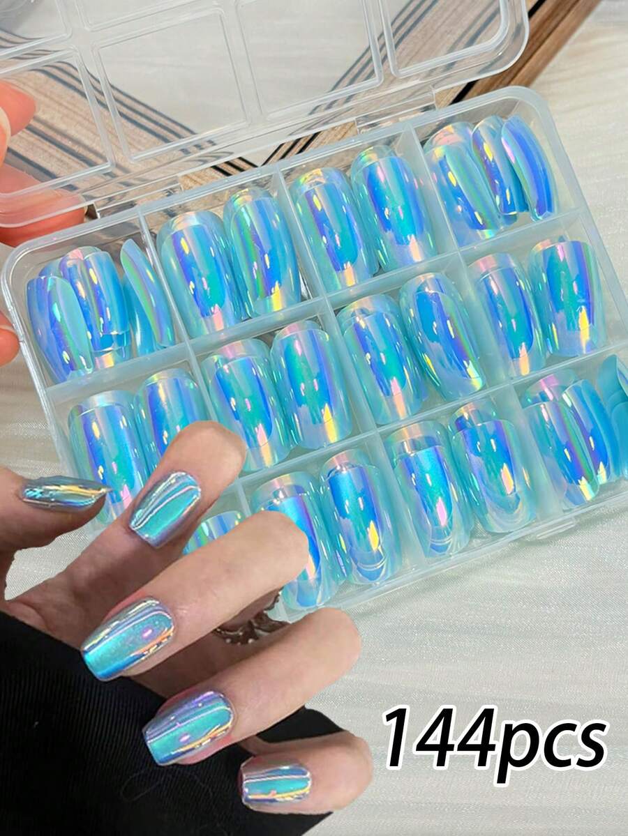 144片極光幻彩藍色穿戴式美甲貼片，中號方形全覆蓋亮面全息極光假指甲尖，亮面反光假指甲，適用於Y2K與美人魚美甲，適合夏季與節慶