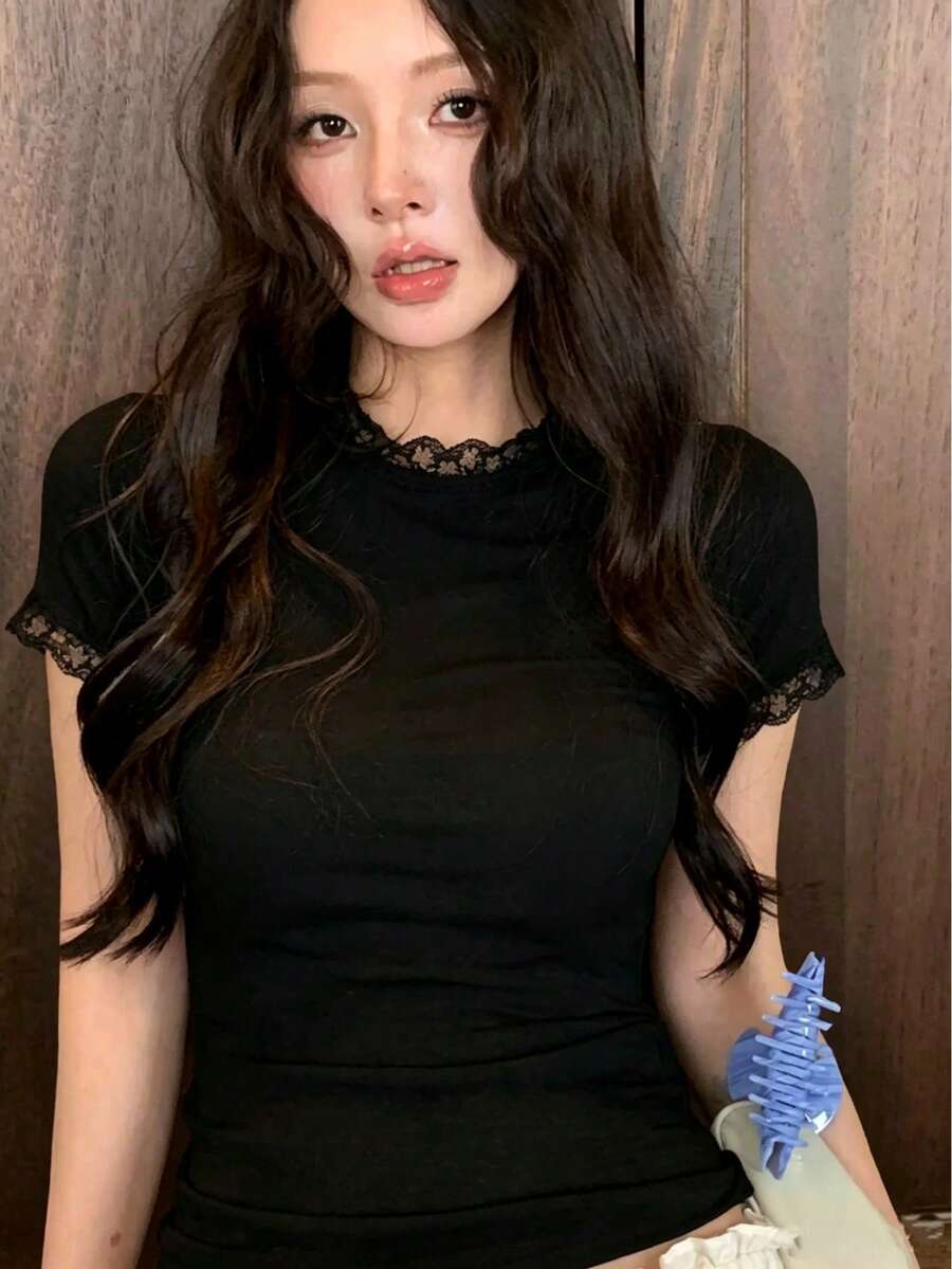 小眾法式蕾絲設計修身短袖T恤,顯瘦輕盈微透舒適夏季上衣,休閒黑色 - 黑色 - 查看 1