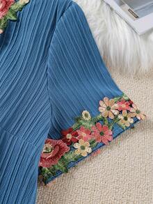 Plus Size Floral Embroidered Short Sleeve Set With Elastic Waist, Color Block Print And Embroidered Shorts - Blue - View 4