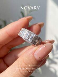 1 pieza Anillo de lujo con diseño de halo de corte princesa - Diseño de doble banda, con diamantes rectangulares y redondos de acento | Elegante joyería de declaración de plata de ley 925 para compromiso, aniversario y ocasiones formales - Anillo cuadrado de diamantes brillantes - Ver 2