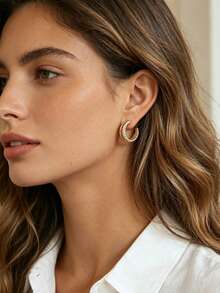 Charm-In أقراط حلقية مطلية بالذهب عيار 18 قيراط مرصعة بالزركونيا المكعبة للنساء، أقراط نحاسية ذات ملمس لامع، مناسبة للحفلات والهدايا - الذهبي - مشاهدة 3