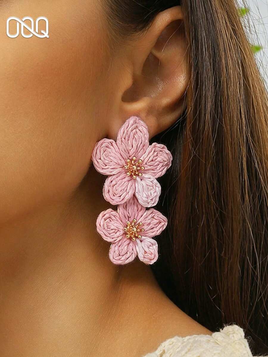 OOQ 1 Đôi bông tai hoa hồng dệt thủ công từ sợi raffia, phong cách mùa hè Bohemian, bông tai tua rua hoa tối giản thanh lịch, phù hợp cho phụ nữ đeo hàng ngày, đi nghỉ mát và dự tiệc. - Hồng - Xem 1
