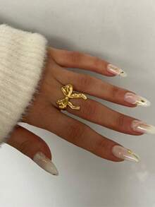 1 pièce Bague en acier inoxydable plaqué or 18 carats à la mode, asymétrique, ronde et creuse en forme de cœur, imperméable et polyvalente pour femmes, convient pour le port quotidien, les rassemblements, les fêtes et le style de rue - anneau - Voir 4