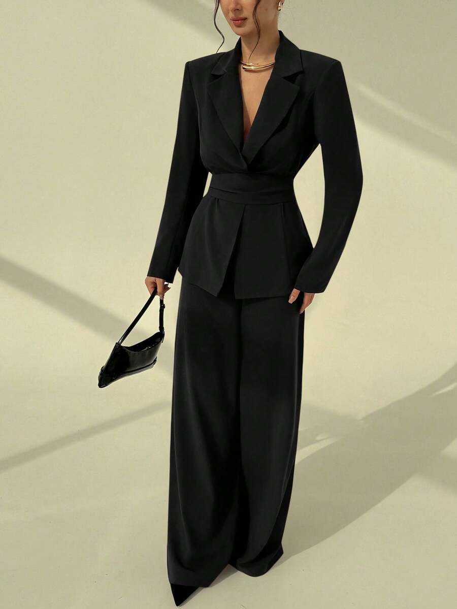 Conjunto de traje de mujer de unicolor con cintura ceñida y hombros regulares - Negro - Ver 1