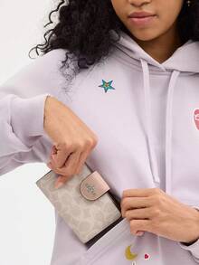 Coach Corner Zip 13 Wallet with Zipper Coin Pocket and Clear ID Window Wallet RFID Blocking Wallet for Women Soft Leather Bifold Compact Card Holder - 杏色 - 查看 2