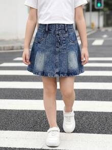 1件女童戶外休閒極簡時尚個性化復古貼身破洞毛邊顯腿長百搭甜酷百褶牛仔迷你裙 - 深色水洗藍 - 查看 8