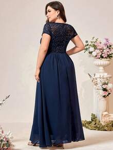Plus Size - Women's Plus Size Lace Dress With Open Back And Fitted Waist - 杏色 - 查看 6