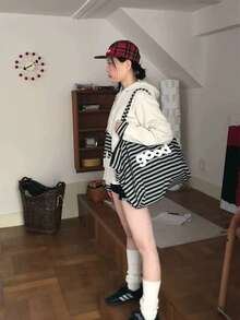 美式Ins甜酷辣妹風黑白條紋托特包，歐美手提托特包，肩背腋下托特包，中性款，日常通勤、外出、購物，可摺疊托特包 - 黑色 - 查看 5