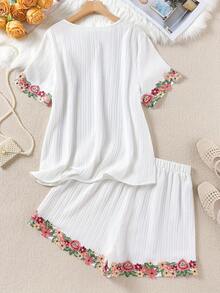 Plus Size Floral Embroidered Short Sleeve Set With Elastic Waist, Color Block Print And Embroidered Shorts - [White] - View 3