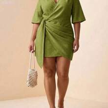jianchaimaoyi02  Vestido mini de lino con cuello en V y lazo lateral, talla grande, nueva colección primavera/verano 2026, adecuado para festivales de música - Verde - Ver 1