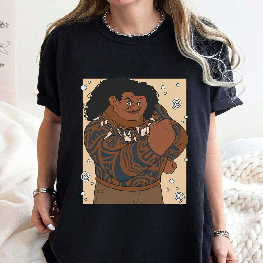 [T-shirt]Camiseta con estampado de tatuaje de Maui, camiseta M1oana Demigod, suéter acogedor de Maui, camiseta land TR1ip, vacaciones de papá, camiseta M1oana 2 Bo Magic KinG1Dom - Negro - Ver 1
