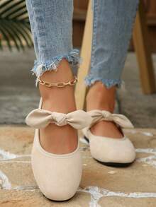 Sepatu Balet Wanita Model Slip-On Warna Beige dengan Ujung Persegi, Tali Elastis, dan Hiasan Pita, Cocok untuk Pemakaian Sehari-hari, Pesta, dan Kantor - Krem - View 3