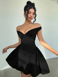 Vestido mini rojo con efecto adelgazante de hombros descubiertos y vuelo, ideal para el Día de San Valentín, Año Nuevo Chino, citas festivas - Negro - Ver 1