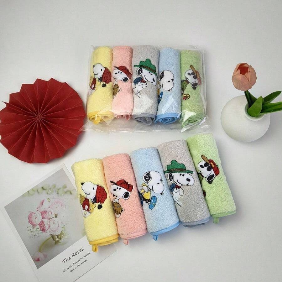1pc New Snoopy Square Scarf, Perfect Small Gift For Fans, Family And Friends, An Excellent Daily Accessory [Random Style] - Multicolor - View 1