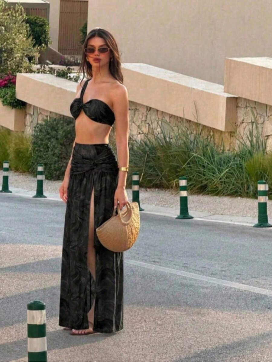 Conjunto de Traje de Baño Elegante y Sexy de 3 Piezas para Mujer con Lunares Negros & Blancos, Un Hombro, Fruncido y Torsión, Adecuado para Vacaciones en la Playa en Primavera/Verano - Negro - Ver 1