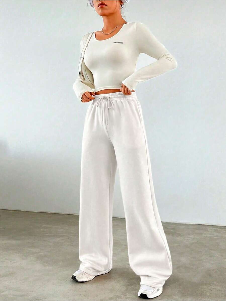 Calça Moletom Feminina Estilo Wide Leg Barra Flare Tecido Premium Falpado Macio Confortável Estilosa - Branco - Visão 1