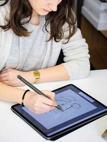 相容 iPad 的觸控筆，支援手掌防誤觸與傾斜感應，90mAh 電池，相容 iPad 第 10 代 10.9 2022、Air 4/5/6/M4、A16 第 11 代 2025、Air 11&13 吋 (M3/M2)、Pro 11/12.9 吋 - 黑色 - 黑色 - 查看 5