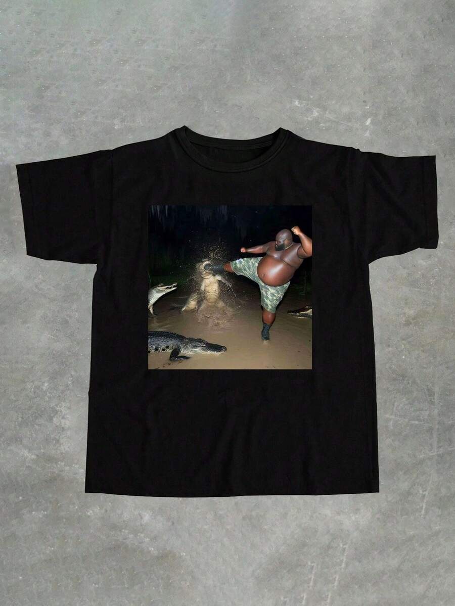T-shirt i standardstorlek för män, tryckt med ett roligt meme av en svart man som trampar på en krokodil, rolig grafisk t-shirt. - Svart - Visa 1